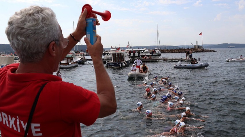 Çanakkale Boğazı'nda Yüzme ve Yelken Yarışları Gerçekleşti