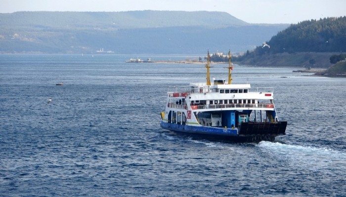 Bozcaada ve Gökçeada feribot seferlerine 'fırtına' iptali (VİDEO)