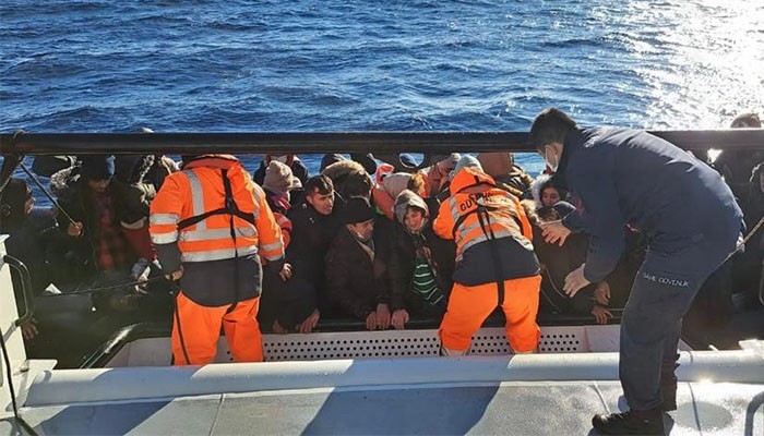 42 kaçak göçmen kurtarıldı
