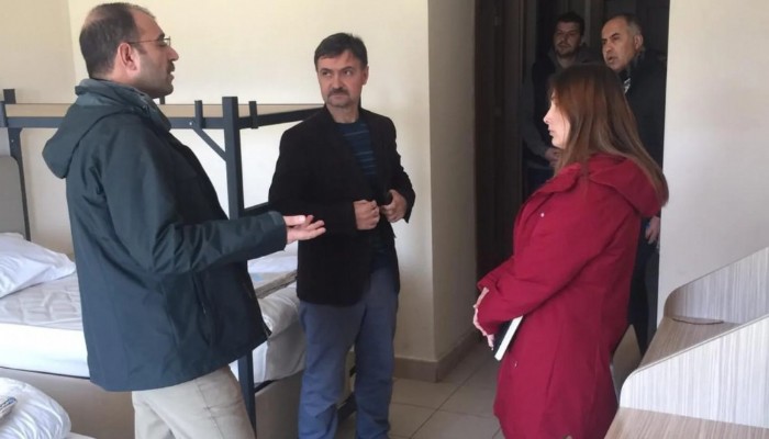 Biga Kaymakamı Dolu Ahmet Bican Öğrenci Yurdunda İncelemelerde Bulundu