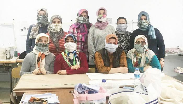 KURSİYERLER KENDİ MASKELERİNİ HAZIRLADILAR