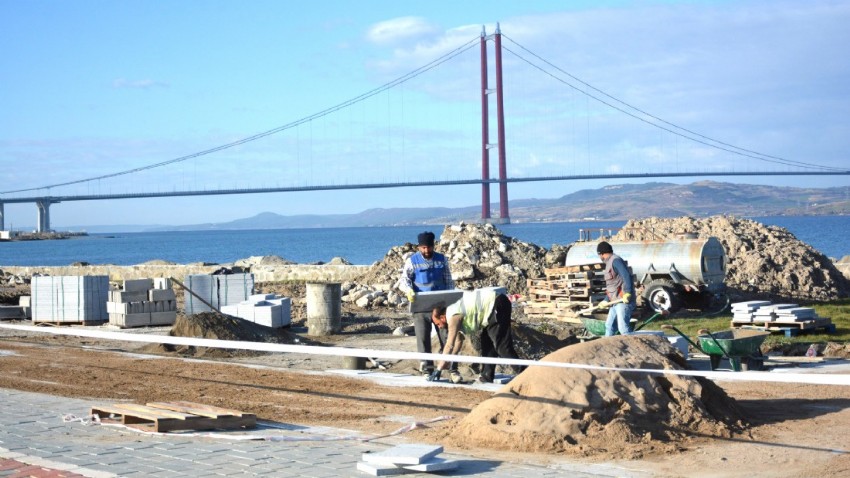 Lapseki’de Altyapı ve Estetik Projelerle Vatandaşlar İle Buluşuyor