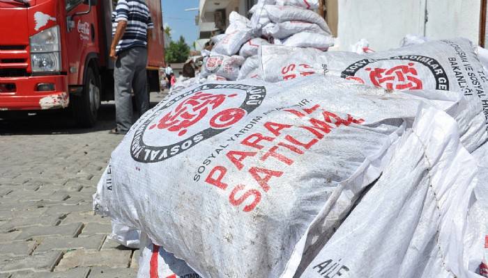 Lapseki’de yardım kömürü dağıtımları başladı