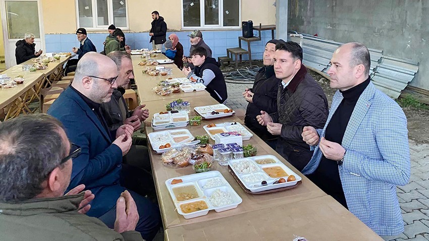 Köyde geleneksel iftar