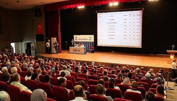 Çanakkale'de TOKİ konutları için kura heyecanı yaşandı (VİDEO)