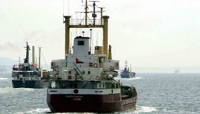 Çanakkale Boğazı’ndan geçen gemiler ile her türlü temas yasaklandı