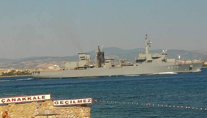  Yunan savaş gemisi Çanakkale Boğazı’ndan geçti 