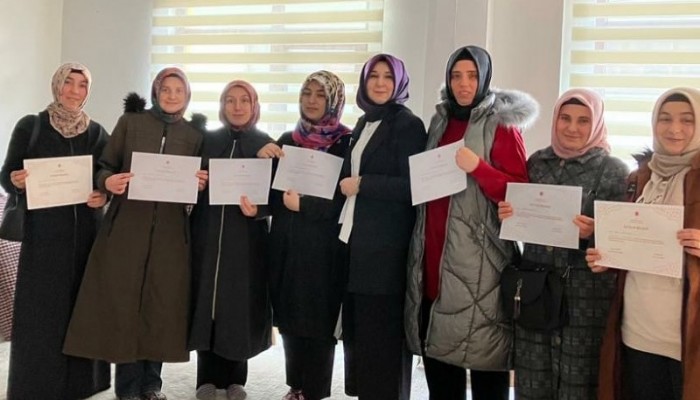BİLİNÇLİ AİLE EĞİTİMİ VERİLİYOR