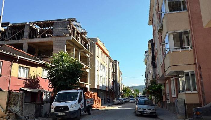 İnşaattan düşen işçi ağır yaralandı