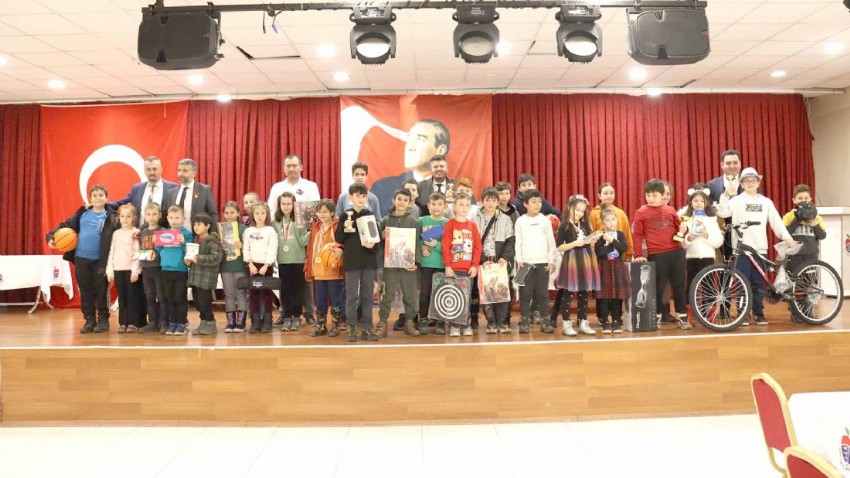 Bayramiç Belediyesi Öğrencilere Sömestr Tatilinde Satranç Heyecanı Yaşattı!