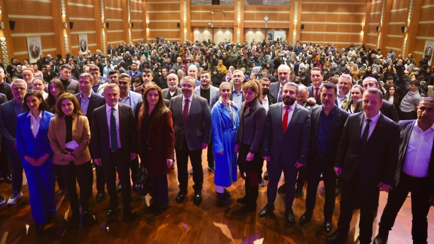 Farklı siyasi partilerden istifa eden bin üye AK Parti’ye katıldı   