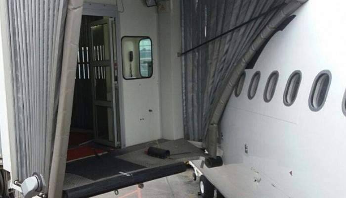 Esenboğa’da yolcu uçağı körüğe çarptı