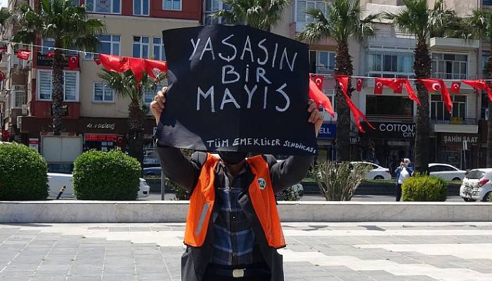 Sosyal mesafeli 1 Mayıs kutlaması 