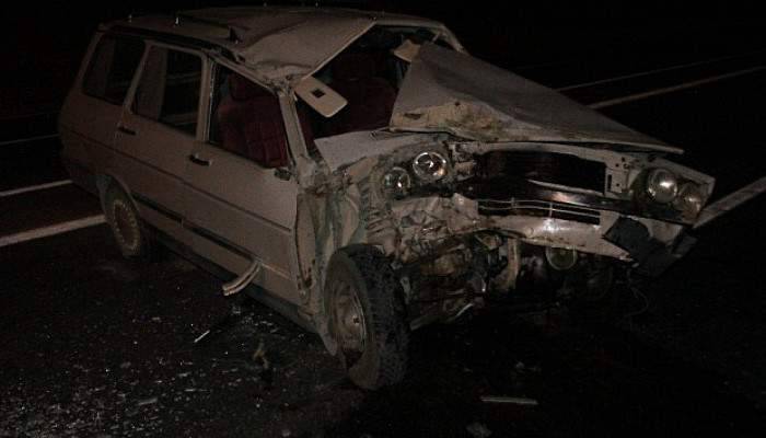 Traktörle otomobil çarpıştı: 2 ölü