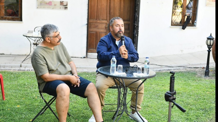 Başsoy ile Radikal Sevgi Üzerine konuşuldu