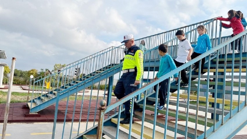 Miniklere Trafik Bilinci Eğitimi