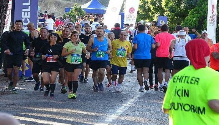 Turkcell Gelibolu Maratonu 'Adımlar Fidana' sloganıyla koşuldu