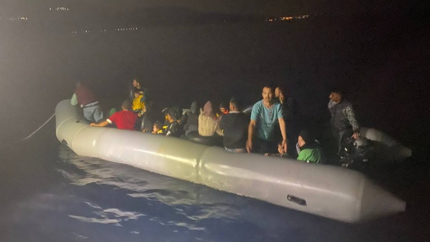 Çanakkale Açıklarında 33 Düzensiz Göçmen Kurtarılmıştır