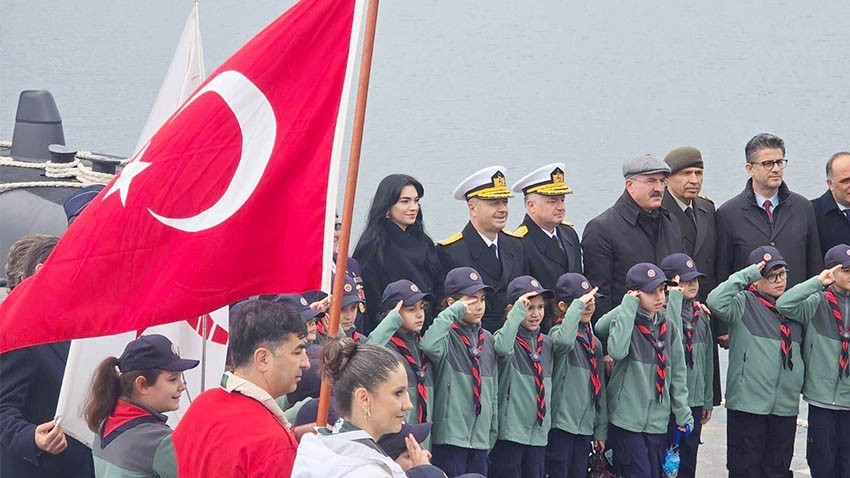 Dumlupınar Denizaltısı Şehitleri Çanakkale Boğazı’nda Anıldı