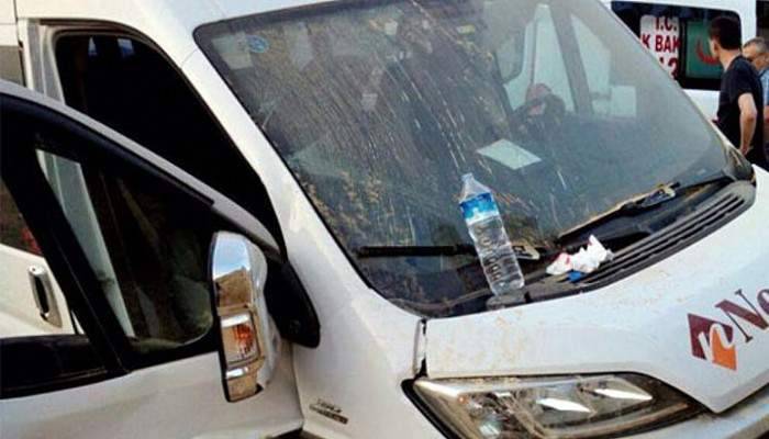 Minibüs yoldan çıktı: 13 yaralı