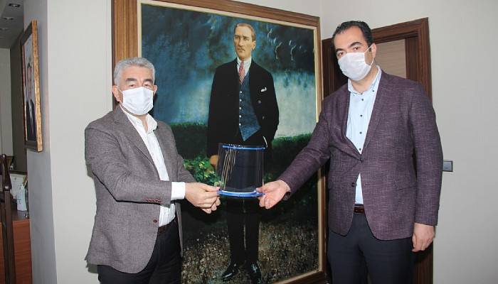 Çanakkale BİLSEM'den, polise 100 koruyucu maske