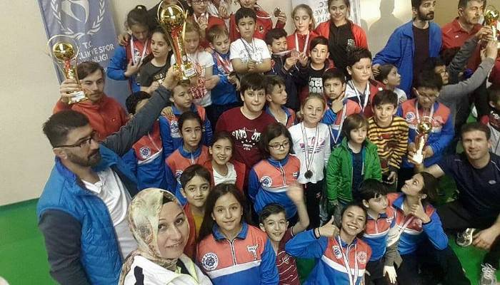 Biga karate gençlik spor kulübü genel klasmanda şampiyon