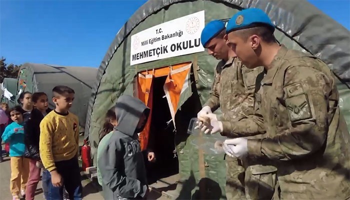 Deprem Bölgesinde Berat Kandili İkramı (VİDEO)