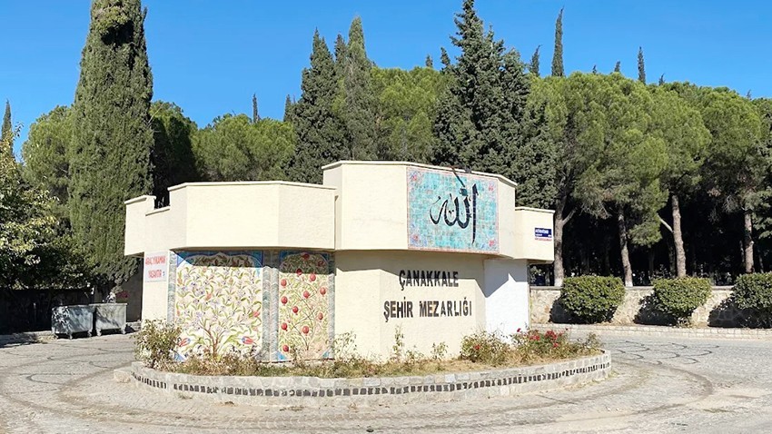 Kayıp Genç İşçi, Mezarlıkta Ağaçta Asılı Halde Bulundu
