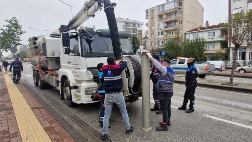 Atatürk caddesinde genel temizlik yapıldı