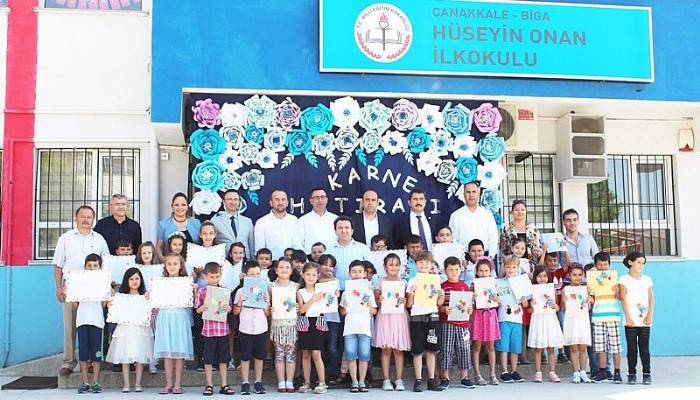 BİGA'DA 14 BİN ÖĞRENCİ KARNE ALDI