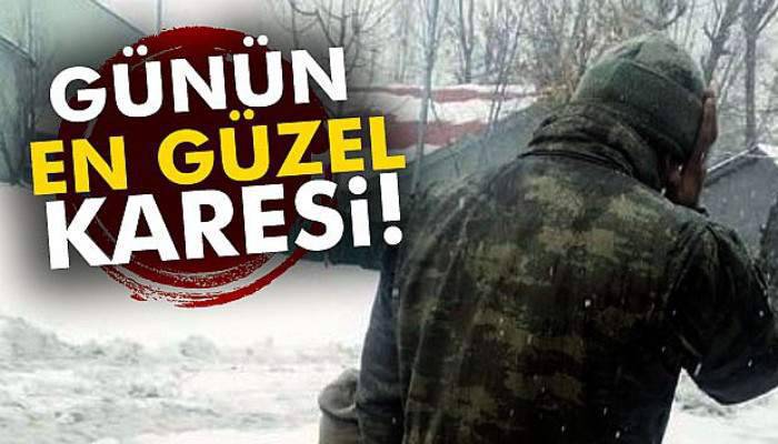 Yüksekova'da asker kar üstünde namaz kıldı
