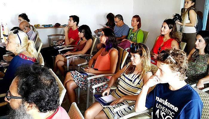  “Ayvacık Kadının İç Dünyası, Şeması Olmayan Motiflerde Saklı…! “