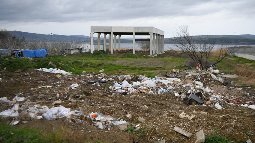Yarım Kalan Düğün Salonu Tepki Çekiyor: “Alan Çöplüğe Döndü”
