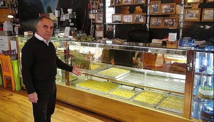 Dolarını bozdurana baklava bedava