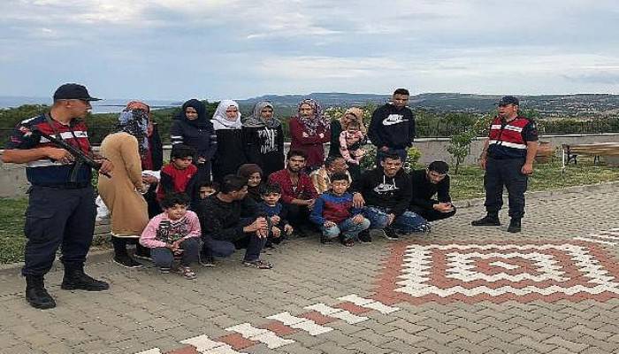 Çanakkale'de 78 kaçak göçmen ve 1 organizatör yakalandı