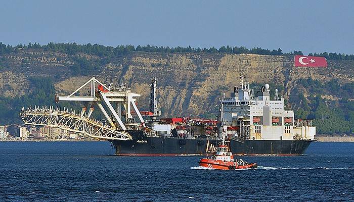 Dev gemi Çanakkale Boğazı’ndan geçti (VİDEO)