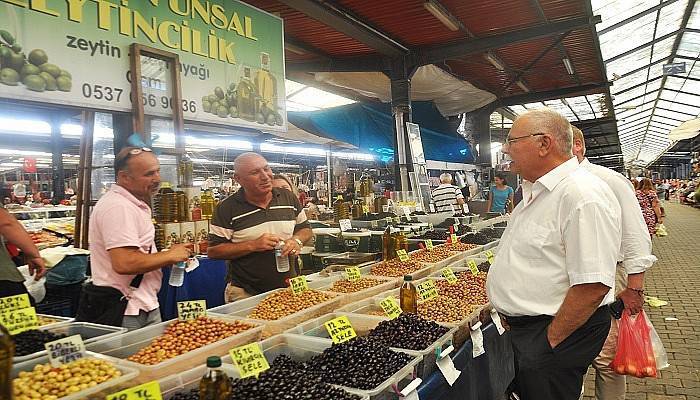 Başkan Gökhan pazar esnafını  ziyaret etti