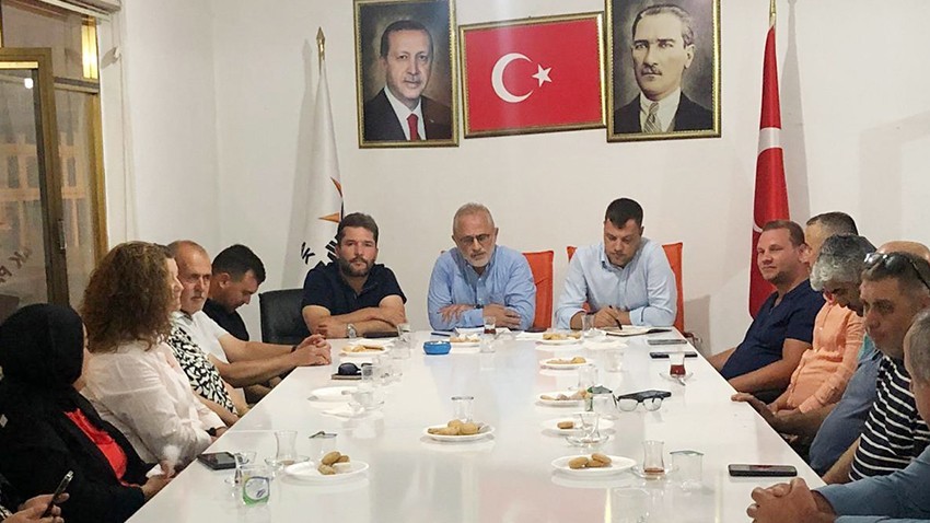 AK Parti Lapseki İlçe Teşkilatı Haftalık Toplantısını Çardak’ta Yaptı