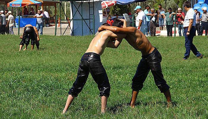 Çanakkale Kahramanı anısına yağlı güreş