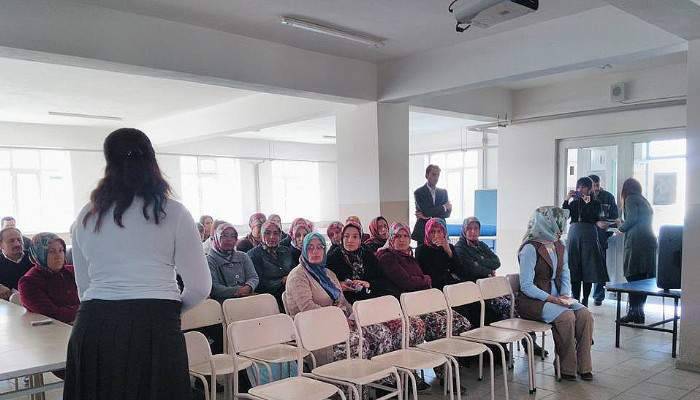 Öğrenci velilerine çocuk istismarı eğitimi