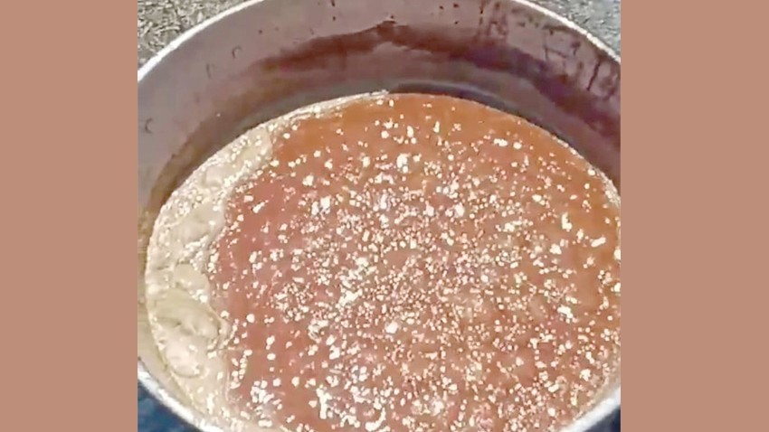 Pancar pekmezi yapılıyor