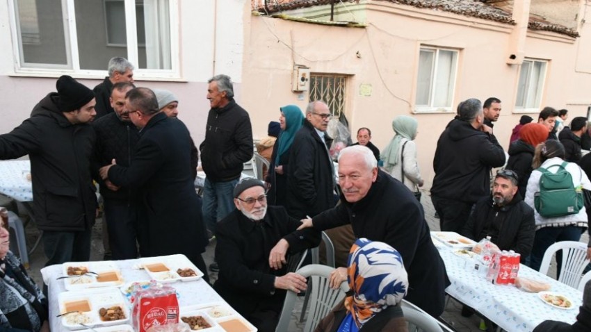 Lapseki’de Sokak İftarları Devam Ediyor