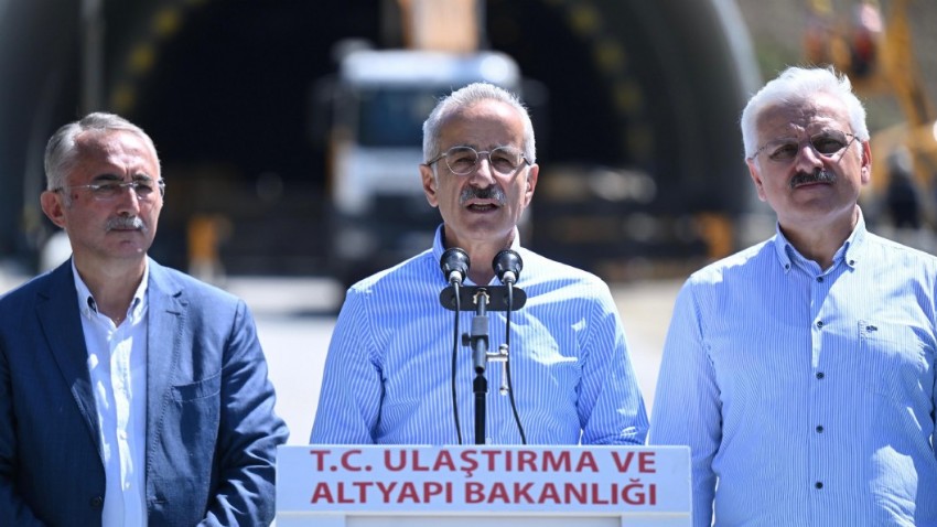 Ulaştırma ve Altyapı Bakanı Uraloğlu : “Bolu Tüneli, İstanbul Yönünde 50 Gün Sürmesini Planladığımız Çalışmalarımızı 19 Eylül’de Tamamlamayı Hedefliyoruz”