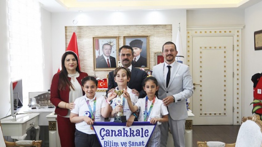 Başarılı Öğrencilerden Vali İlhami Aktaş’a Ziyaret