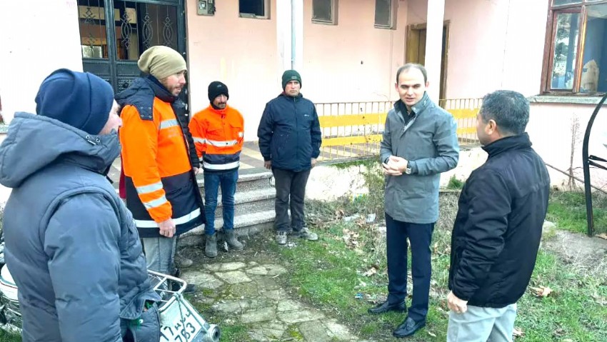 Ayvacık Kaymakamı Salih Sak, İlçe Özel İdare Şantiyesinde İncelemelerde Bulundu