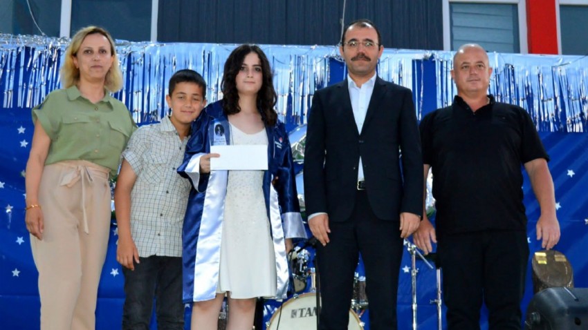 Biga Bahçeşehir Kolejinde mezuniyet heyecanı yaşandı