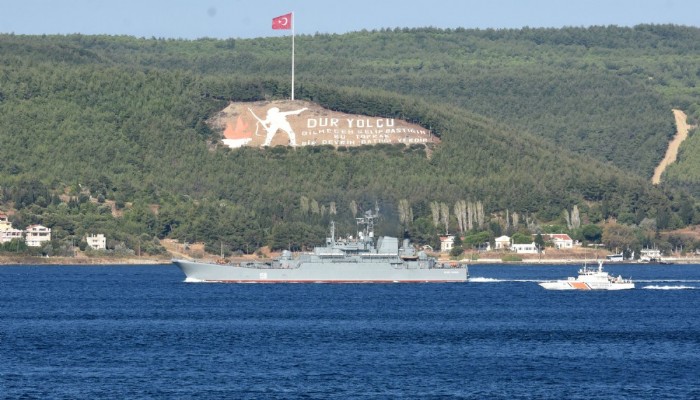 Rus savaş gemisi, Çanakkale Boğazı'ndan geçti (VİDEO)