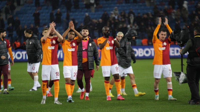 Galatasaray, Fenerbahçe ile puanları eşitledi