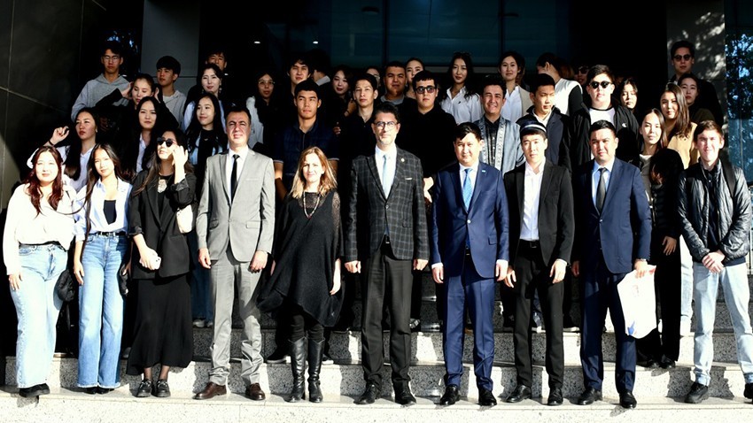 Kazakistan İstanbul Başkonsolosu, ÇOMÜ’yü Ziyaret Etti