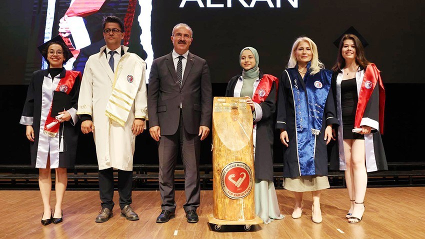 ÇOMÜ Tıp Fakültesi’nde Mezuniyet Coşkusu